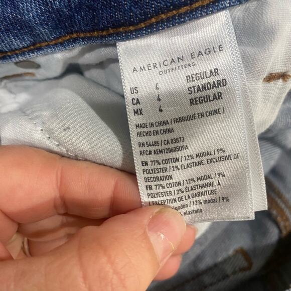 American Eagle Stretch Mom Jean Distressed Knees Size 4 - Picture 9 of 9